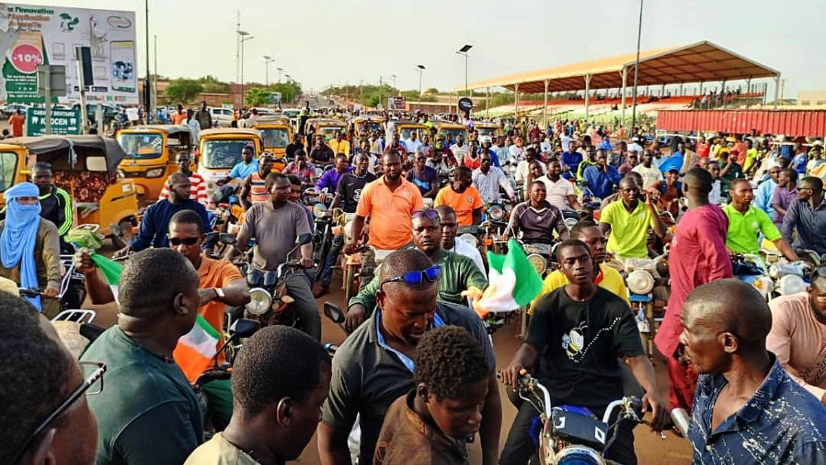 El presidente de Níger llama a los ciudadanos a luchar contra el golpe de Estado militar