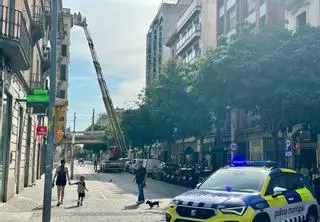 Ensurt a Girona per la caiguda d’un tros de cornisa sobre una persona