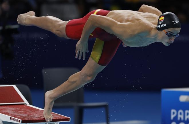 El nadador español Carlos Garach en su serie de los 1500m estilo libre masculinos de los Juegos Olímpicos de París 2024 este sábado en Nanterre. 