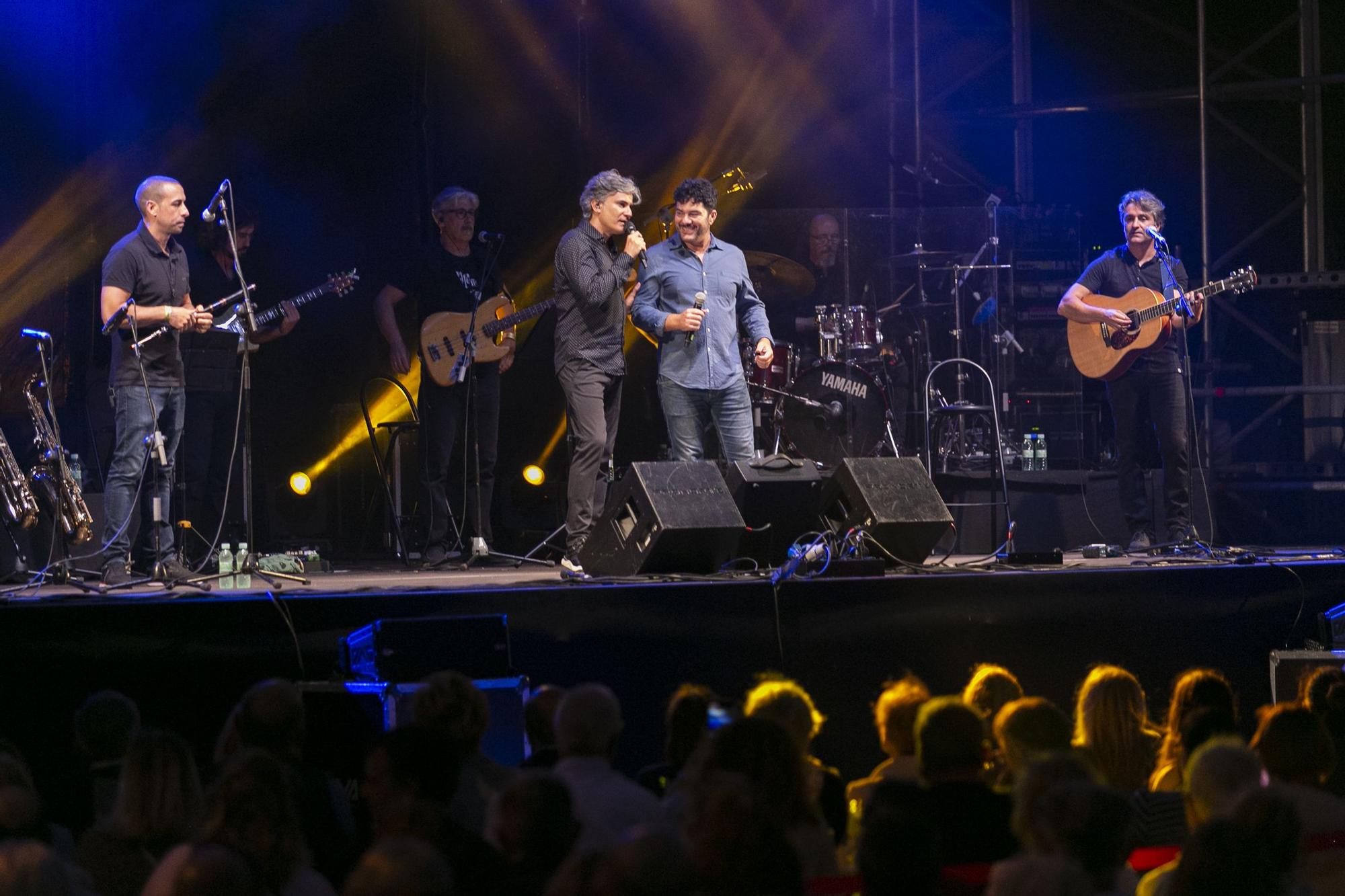 Así fue el concierto de Nando Agüeros, sus "amigos asturianos" y Rosa López en Luanco