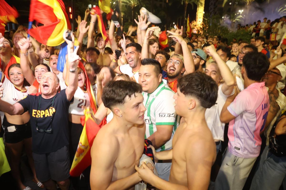Las mejores imágenes de la celebración de la victoria de España en Alicante