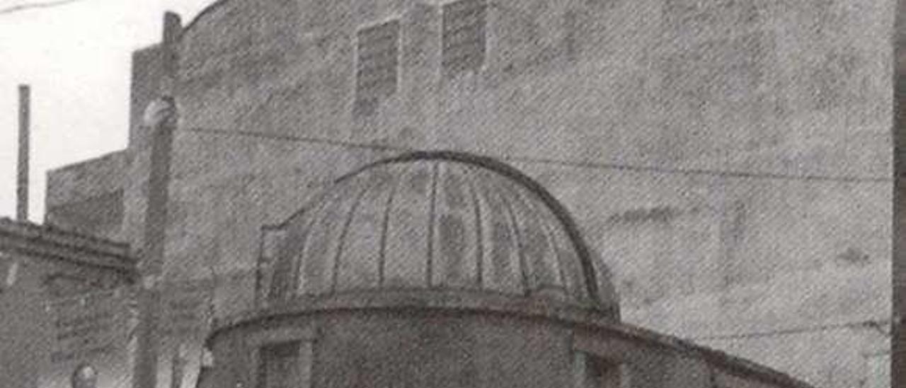 Carteles en el observatorio en la campaña a comienzos de los 90.