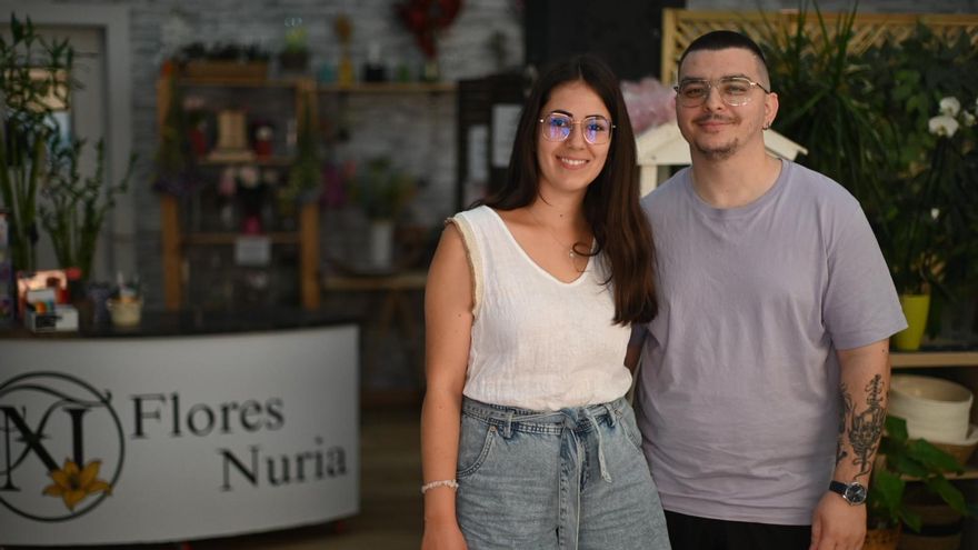 Nuria y Daniel, el legado de una floristería de 60 años en Zaragoza: “Hemos puesto ganas y confianza desde el primer día”