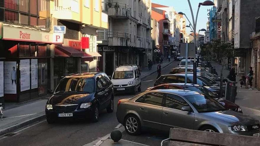 La calle Castelao de O Grove, que aspira a convertirse en peatonal. // Muñiz