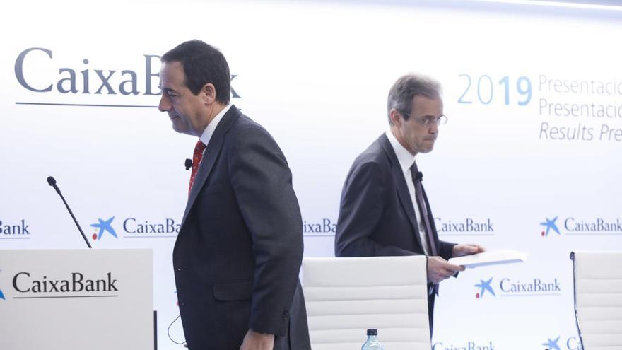 Gonzalo Gortázar y Jordi Gual, ayer, durante la presentación de resultados en València.