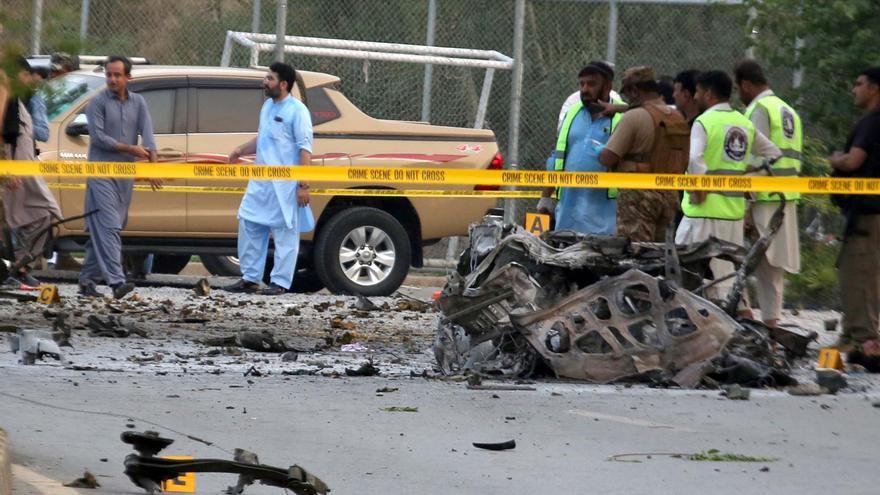 Una bomba mata a cinco personas en Pakistán, incluido un exsenador