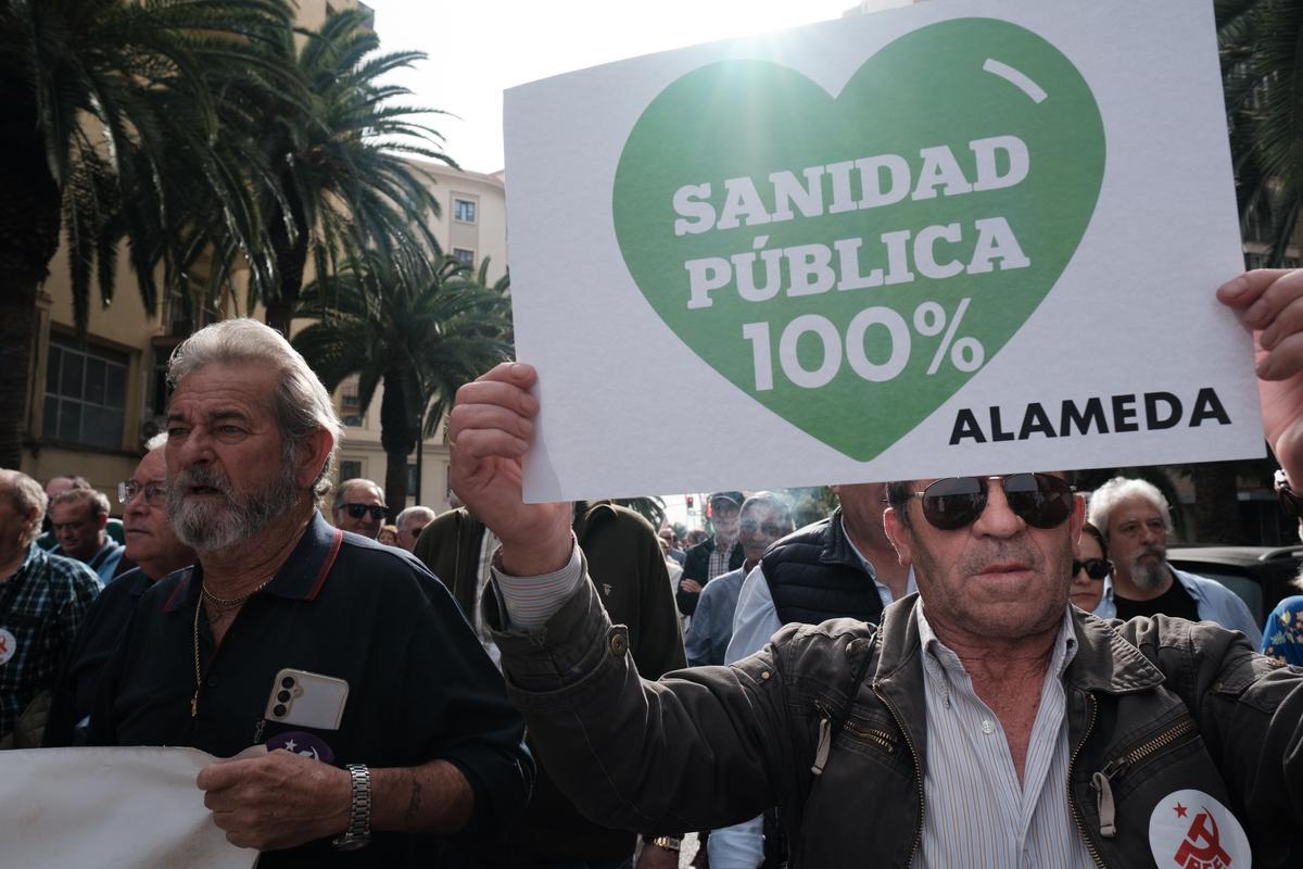 Manifestación en defensa de la sanidad pública convocada por la Marea Blanca