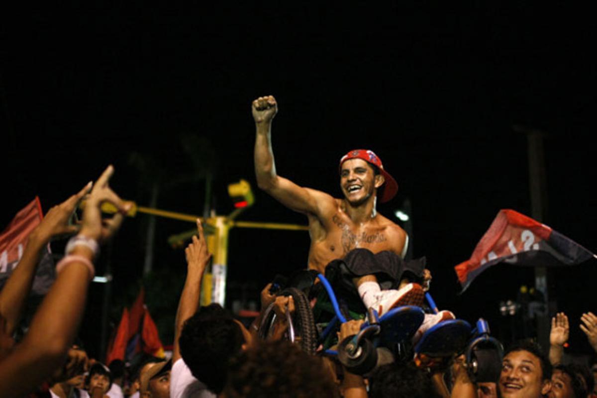 Simpatitzants del president de Nicaragua, Daniel Ortega, celebren la seva victòria a les eleccions als carrers de Managua.