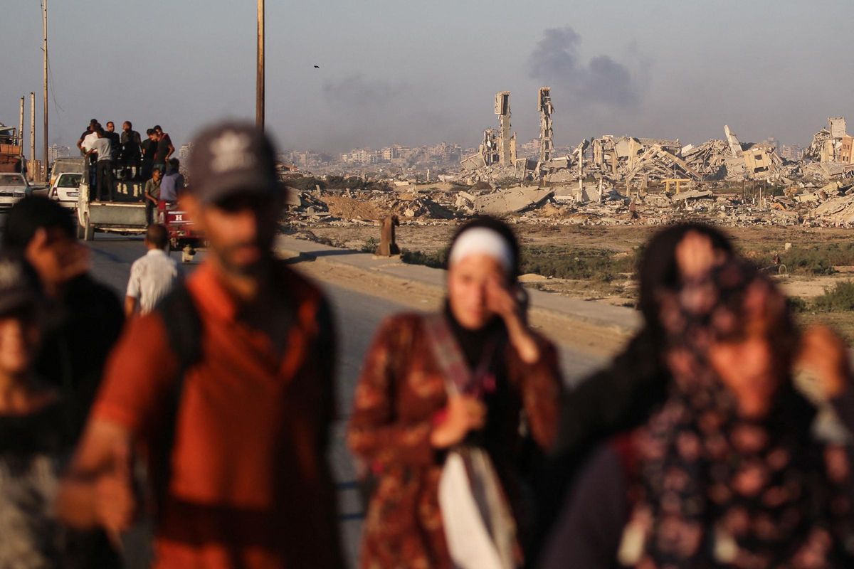 Miles de personas huyen hacia el sur de la ciudad de Gaza tras la intensificación de los ataques de Israel Miles de personas huyen hacia el sur de la ciudad de Gaza tras la intensificación de los ataques de Israel