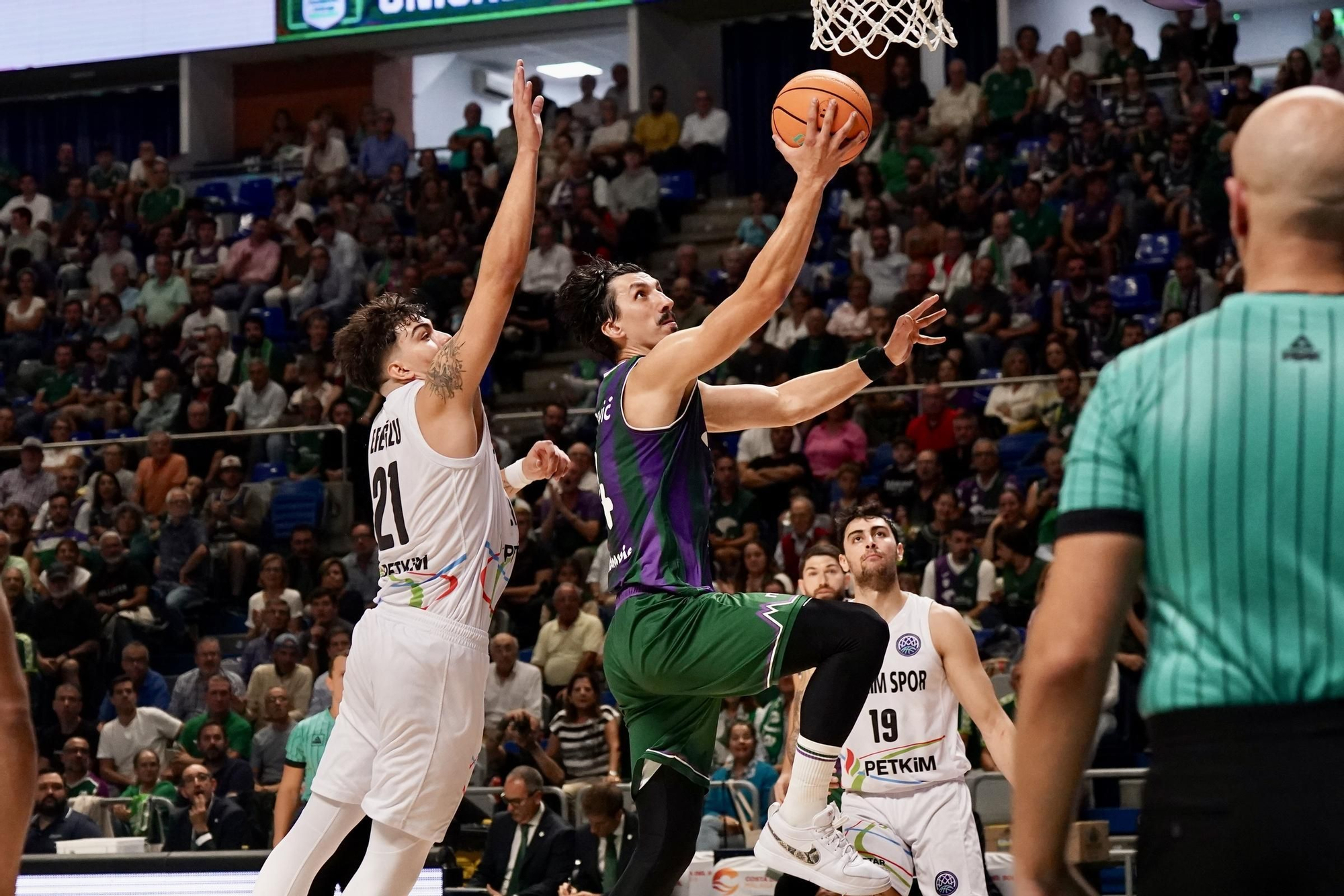 Partido disputado entre el Unicaja y el Aliaga Petkimspor de la BCL