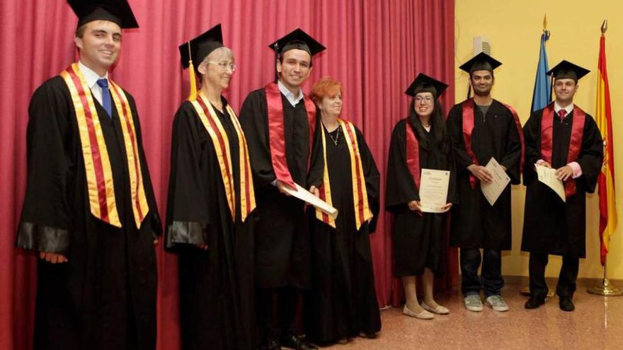 Profesores y alumnos del máster Erasmus Mundus en Mecatrónica y Sistemas, ayer, en el Aula Magna.