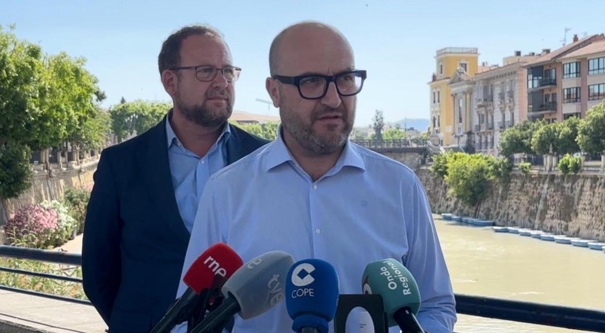 El edil José Francisco Muñoz cuestiona la instalación de pantallas acústicas en Murcia.