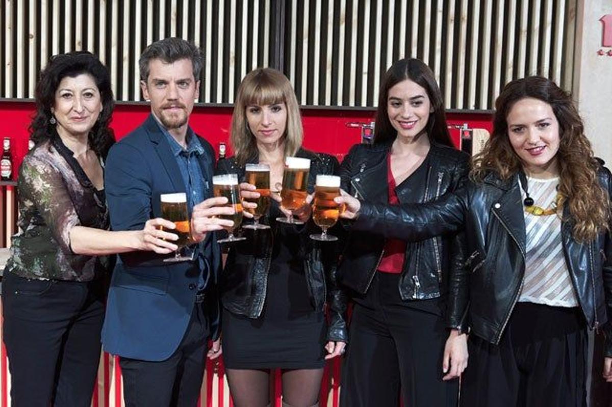 Montse Alcoverro, Gonzalo Trujillo, Sara Miquel y Alejandra Meco, en la presentación del nuevo spot de Mahou.