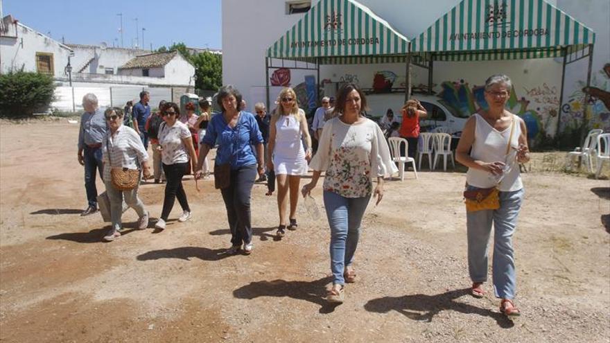 La alcaldesa reitera la promesa de dar uso pronto al cine Andalucía