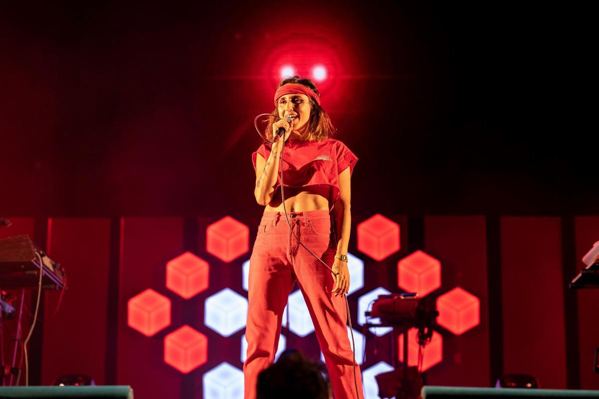 La cantante Zahara, durante un concierto.