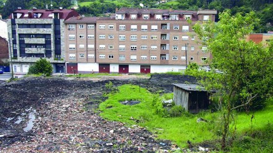 Terrenos de El Llugarín donde se creará un complejo residencial.