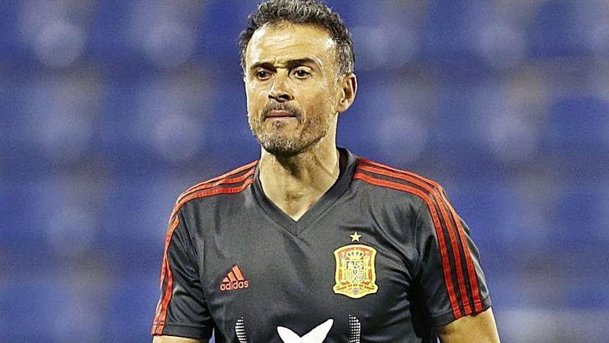 Luis Enrique llega tarde al quedarse encerrado en el ascensor