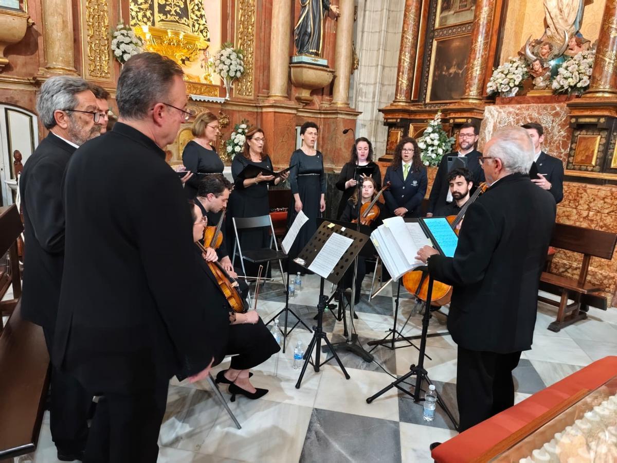 El Coro de Cámara Elí Hoshaná interpretó la Salve Regina.
