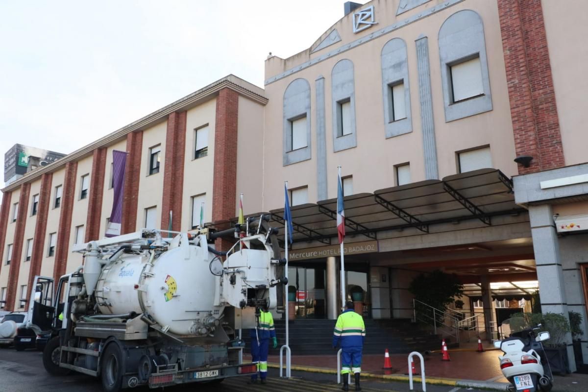 Una rotura de una tubería causa destrozos en el hotel Río de Badajoz