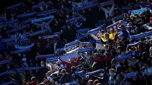 Aficionados del Espanyol en las gradas de Cornellà