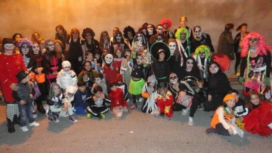 El barrio de Batoy vive la fiesta de Halloween