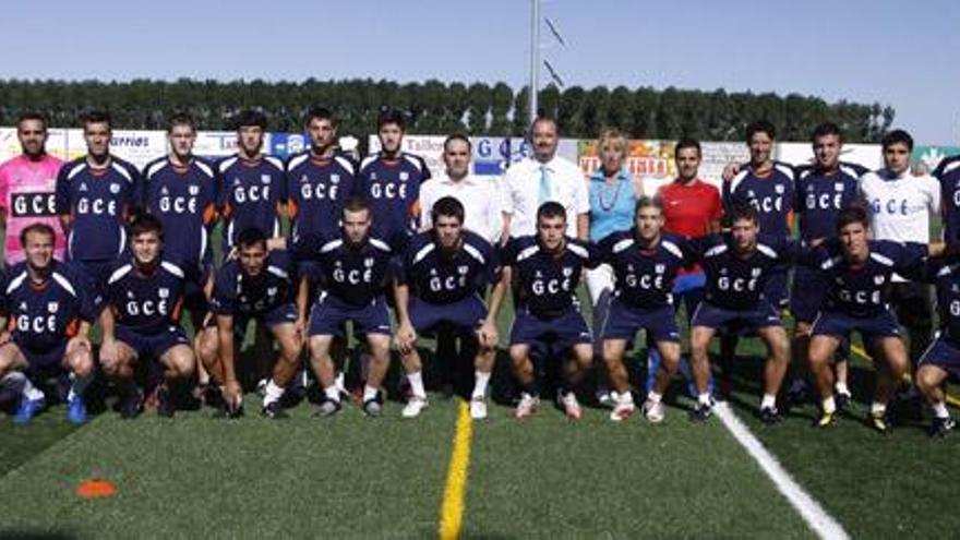 La nueva plantilla del GCE Villaralbo, en la Ciudad Deportiva de la localidad zamorana.