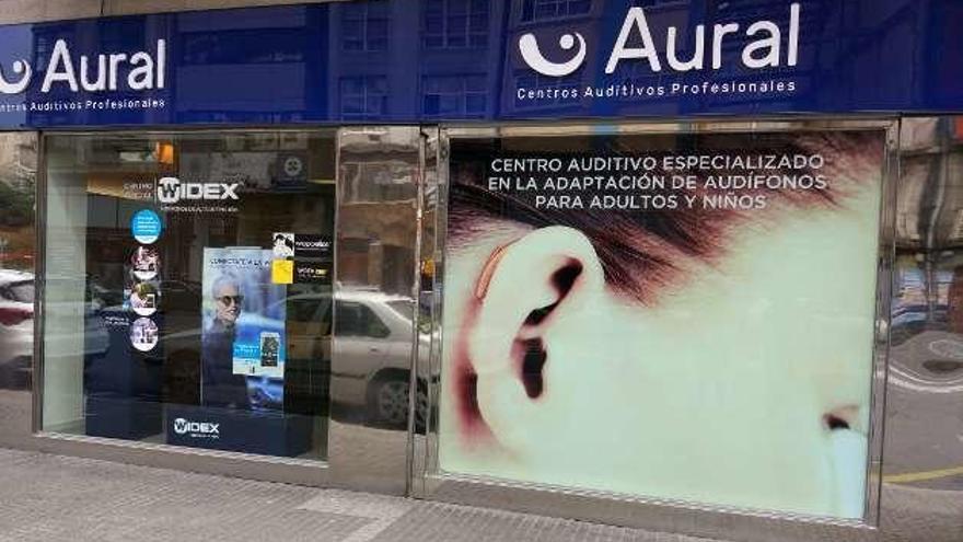 Fachada del centro auditivo Aural en A Coruña.