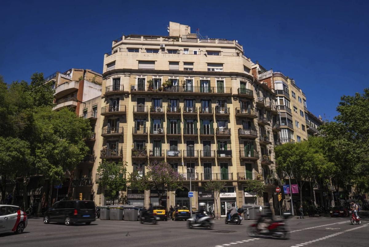 Barcelona estudia subvencionar remuntes en edificis privats