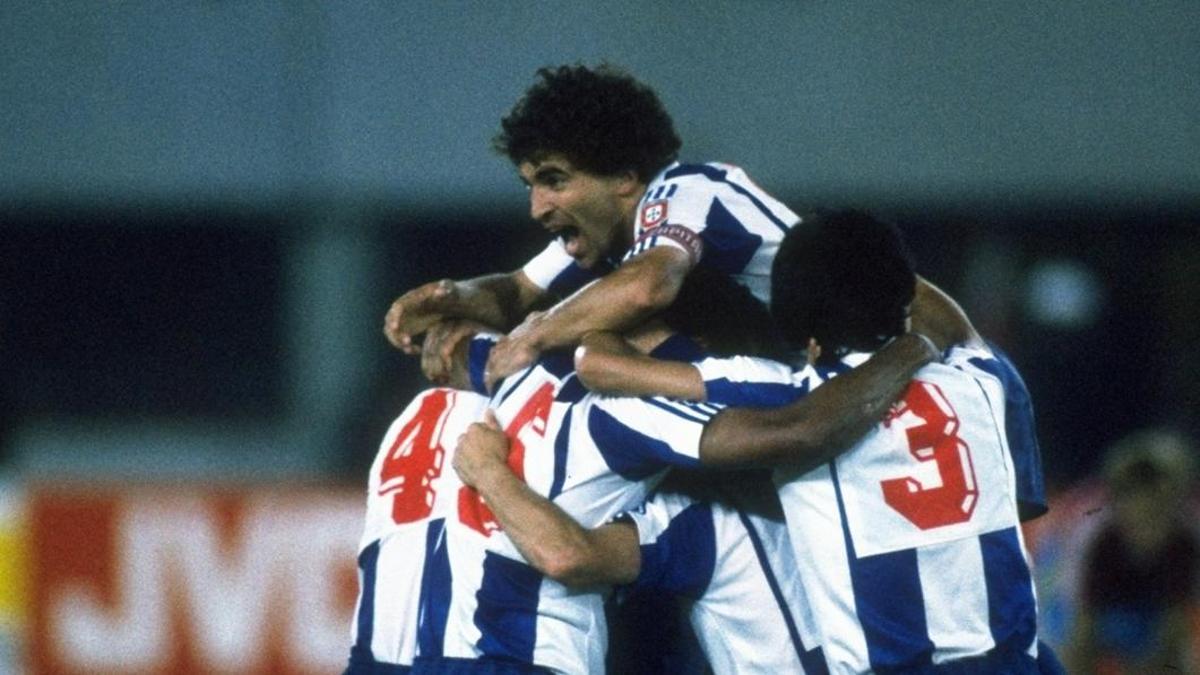 Madjer celebra su gol en la final de la Copa de Europa de 1987