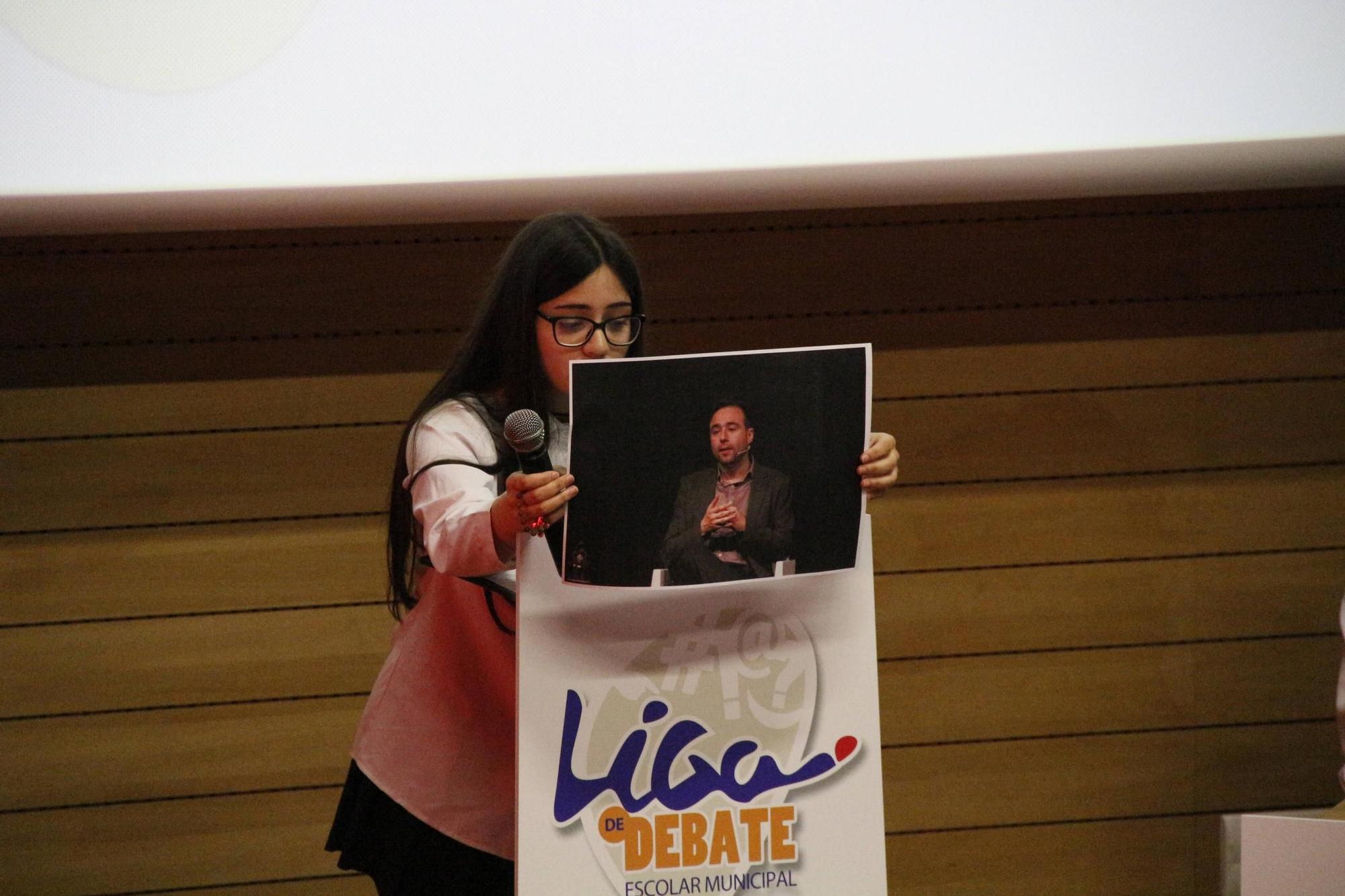 La semifinal de la Liga de Debate Escolar Municipal de Gijón, en imágenes
