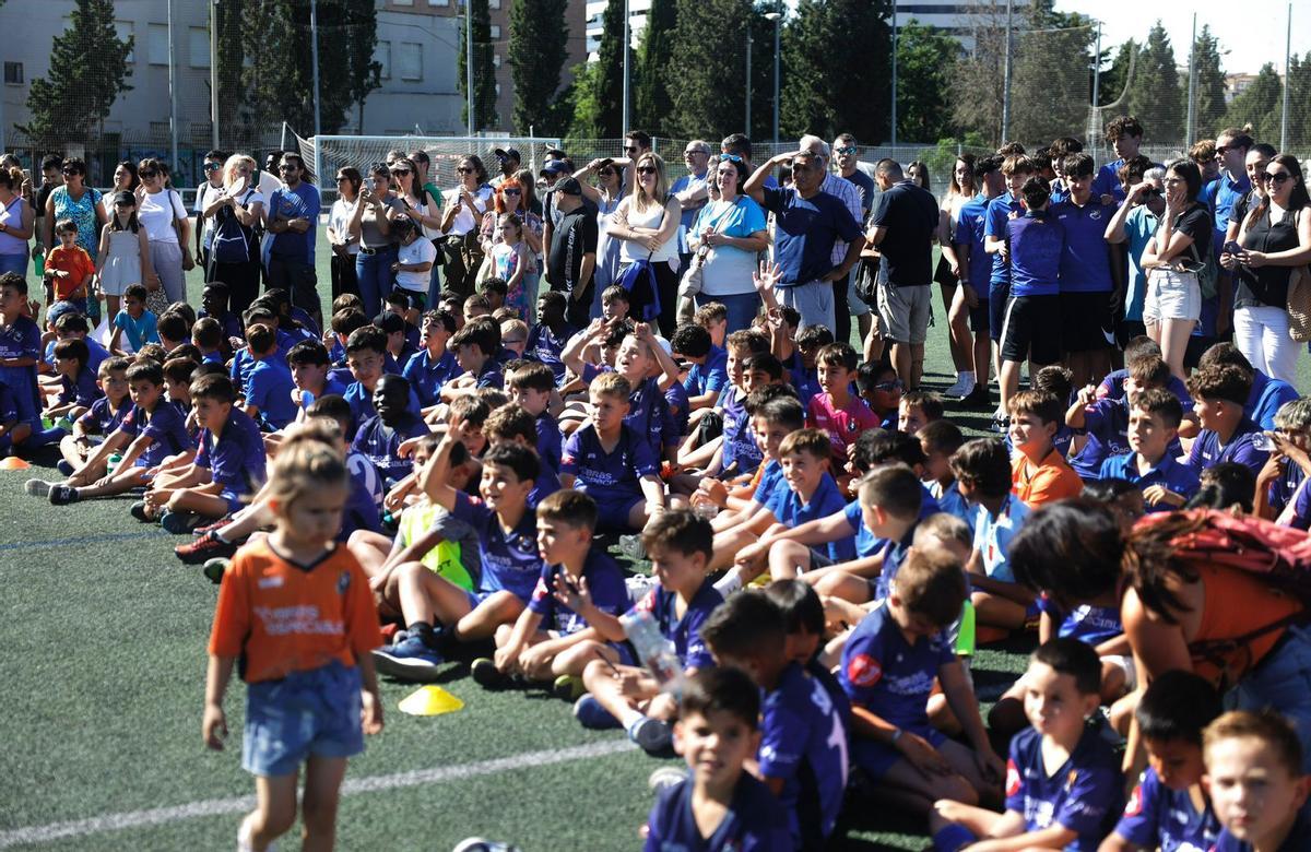 En imágenes | Salma Paralluelo ya da nombre al campo de fútbol de San José En imágenes | Salma Paralluelo ya da nombre al campo de fútbol de San José
