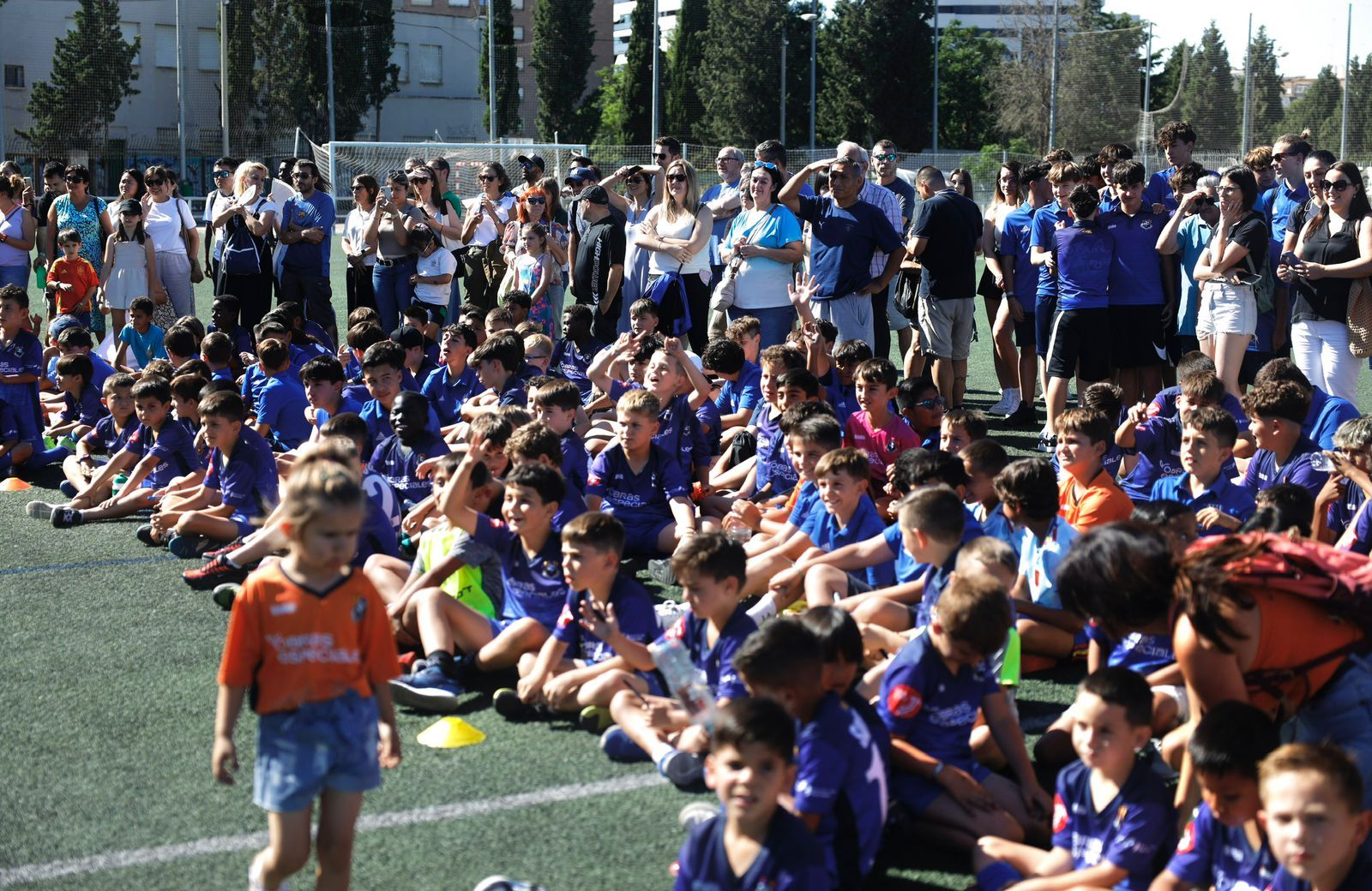 En imágenes | Salma Paralluelo ya da nombre al campo de fútbol de San José