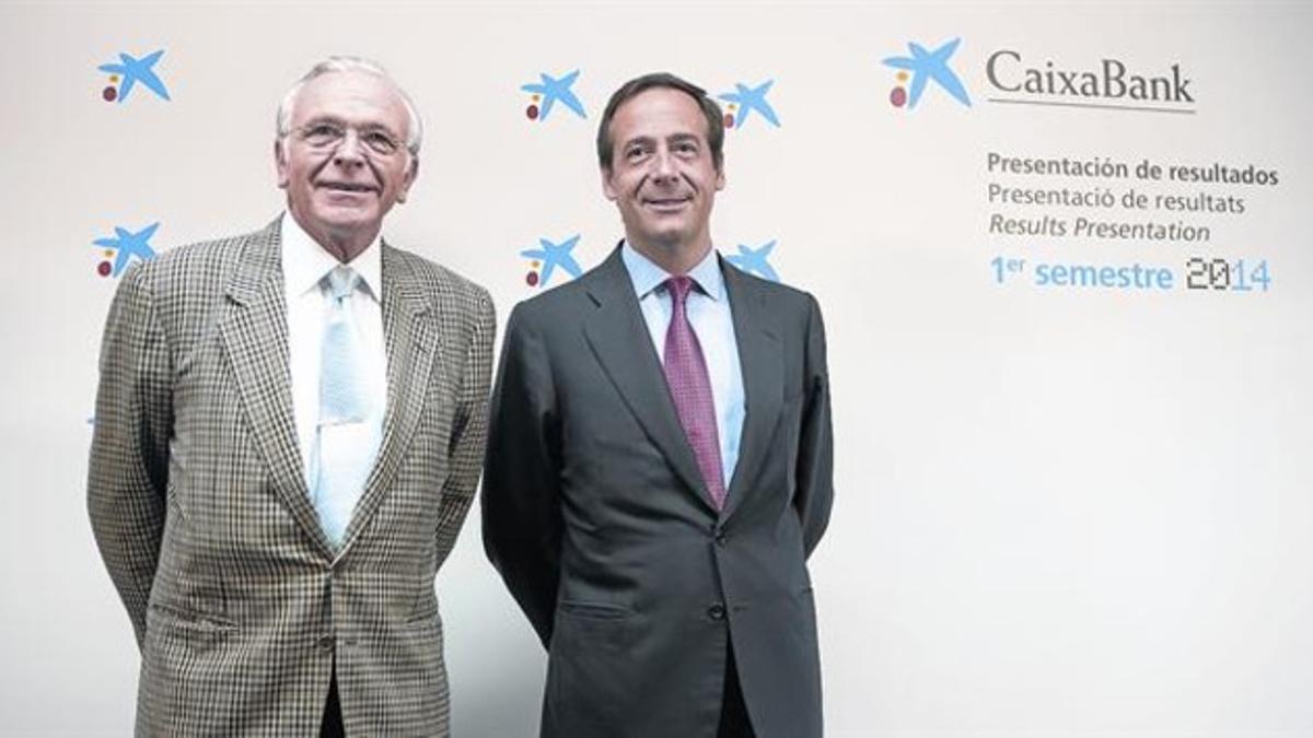 Isidre Fainé, ziquierda, y Gonzálo Gortázar posan ayer antes de la rueda de prensa de presentación de resultados.