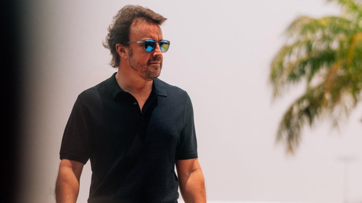 Fernando Alonso renueva con Aston Martin
