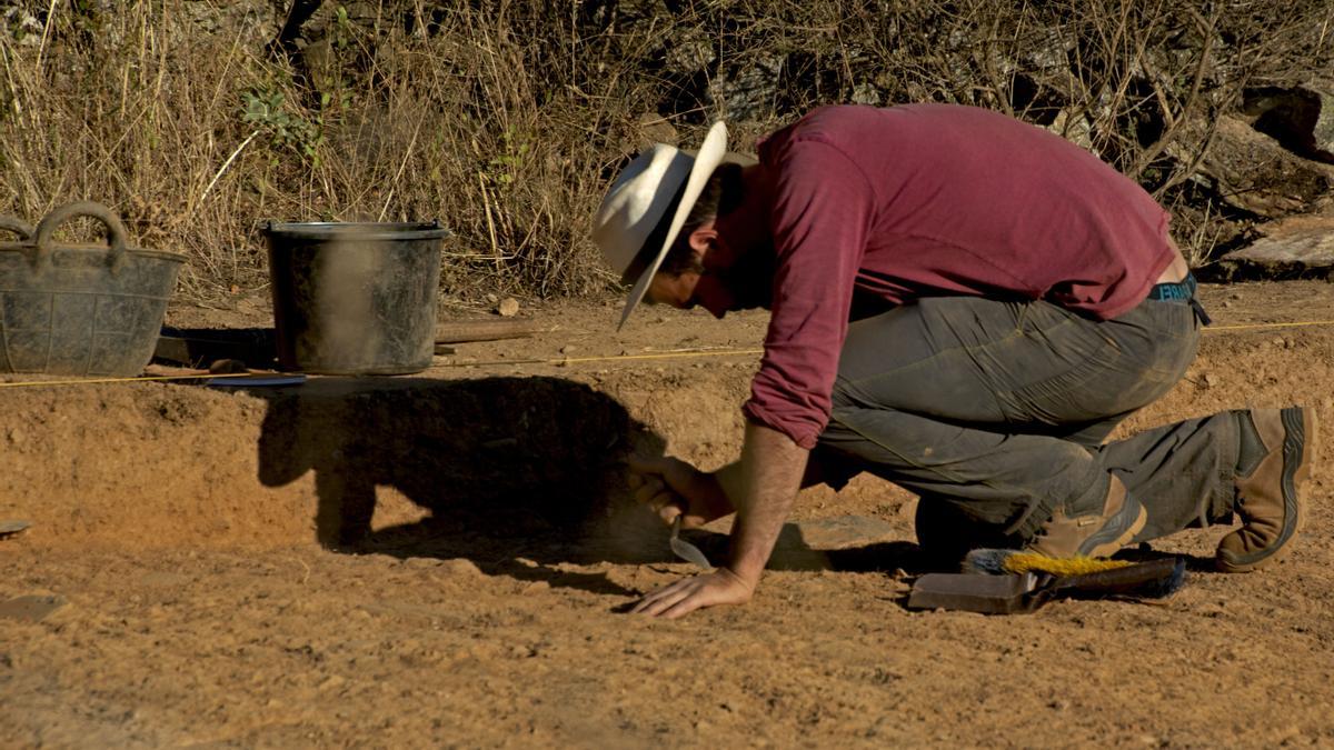 Éxito en el primer día de las excavaciones arqueológicas del castro de Rabanales