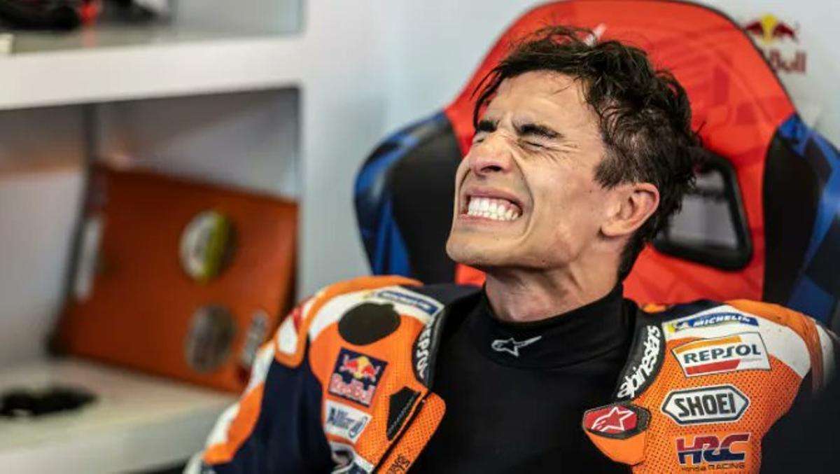 Marc Márquez se lamenta tras una de las caídas de este fin de semana