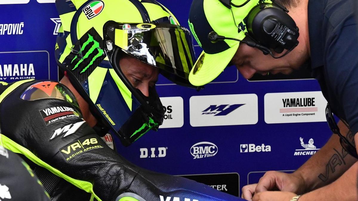 Valentino Rossi, en el box de Yamaha durante el GP de Alemania