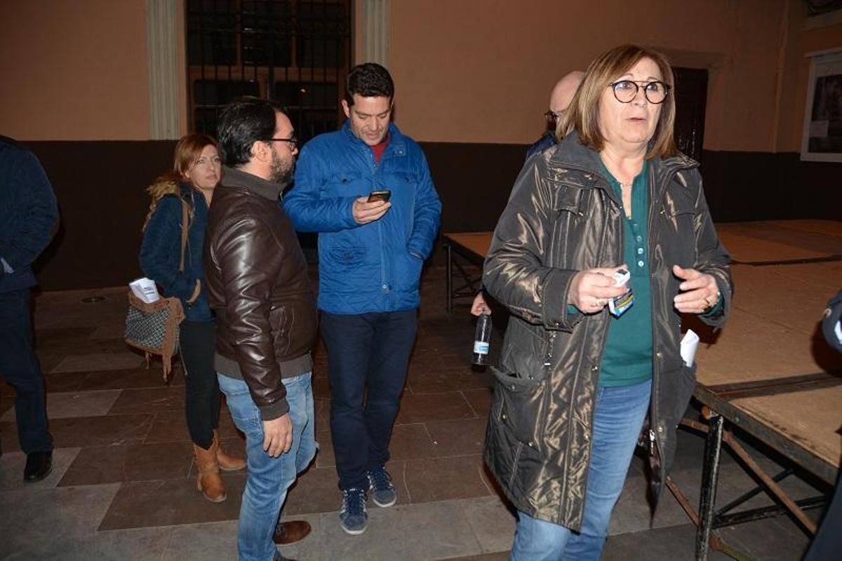 Rosa García, de Ciudadanos, tras uno de los encuentros con el PSOE.