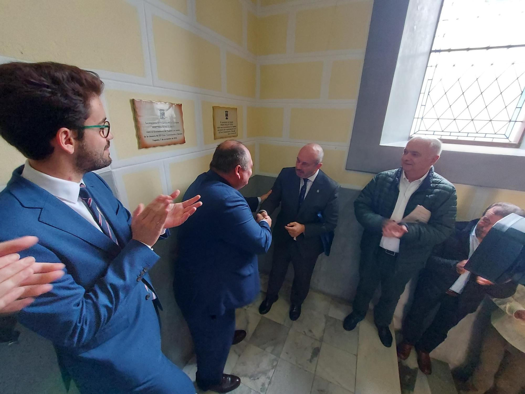 En imágenes: La visita del presidente del Senado a Vegadeo