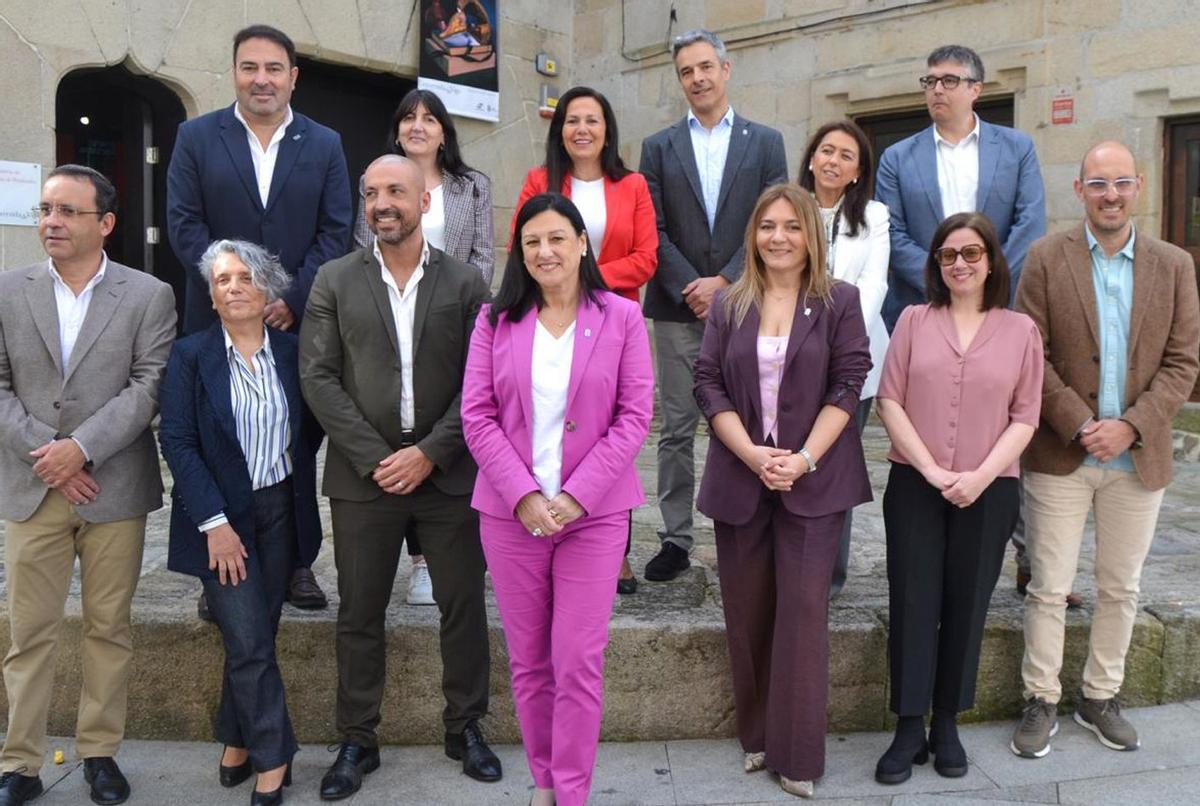 Belén Rubio, en el centro, junto a su equipo de trabajo conformado. | FDV