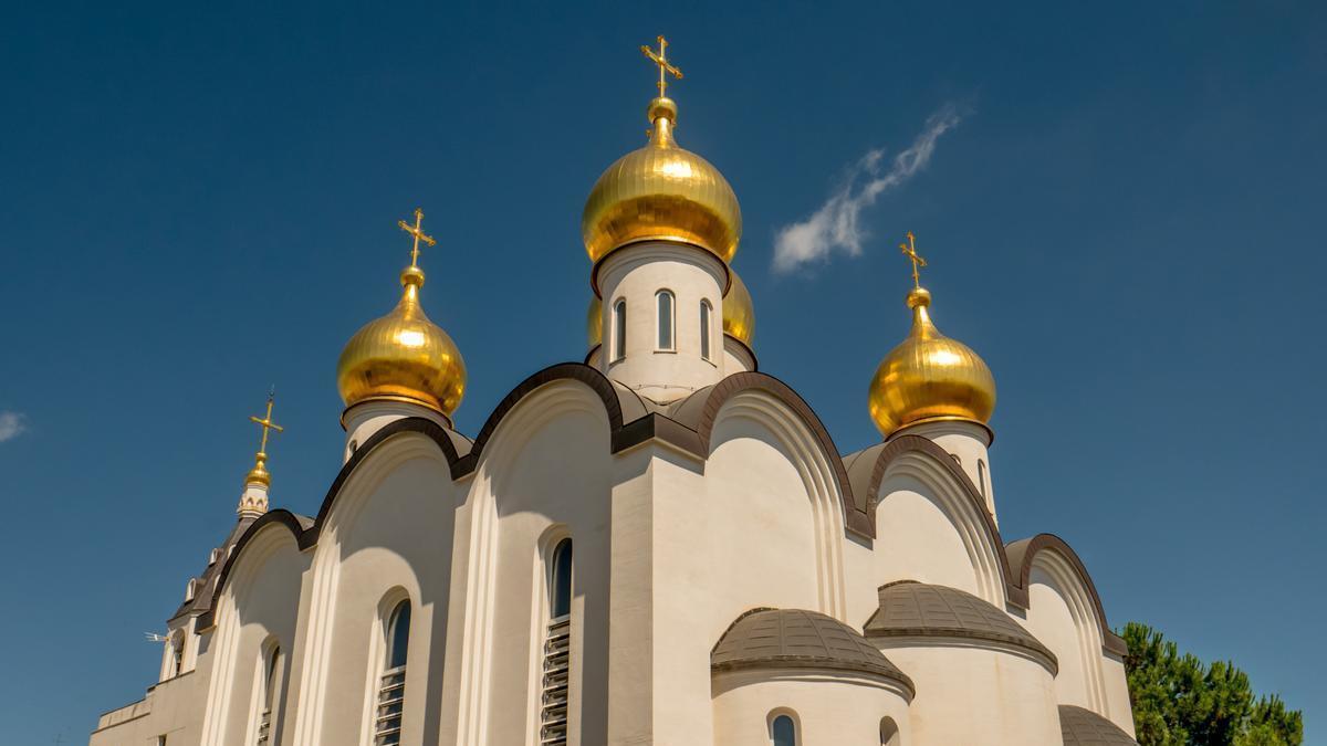 No hace falta viajar a Rusia para encontrar una iglesia coronada por cúpulas doradas