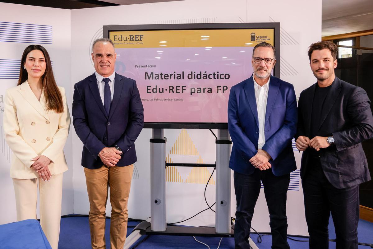 De izquierda a derecha, la doctora Carla Barber, el comisionado del REF, José Ramón Barrera; el consejero de Educación, Poli Suárez; y el copropietario de Panaderías Zulay, Bryan Medina.