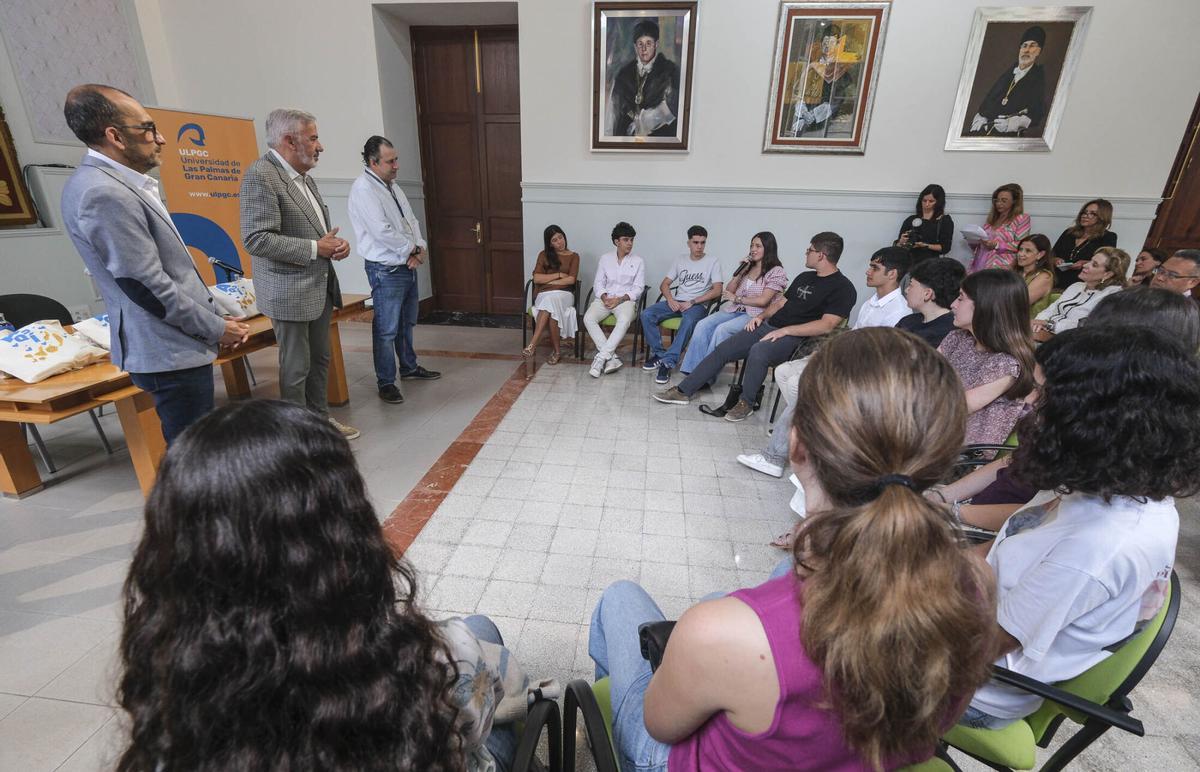 Recepción a los estudiantes con mejores calificaciones en la PAU de junio 2026 en la ULPGC Recepción a los estudiantes con mejores calificaciones en la PAU de junio 2026 en la ULPGC