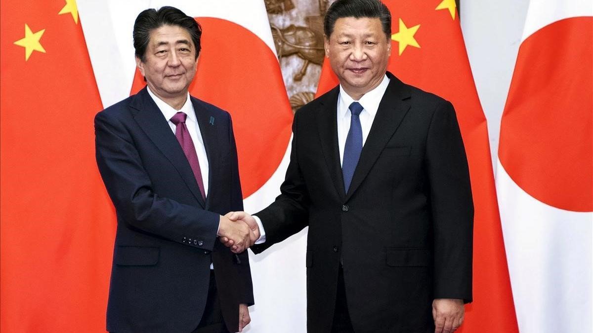 Xi Jinping, presidente de China, y Shinzo Abe, primer ministro de Japón.