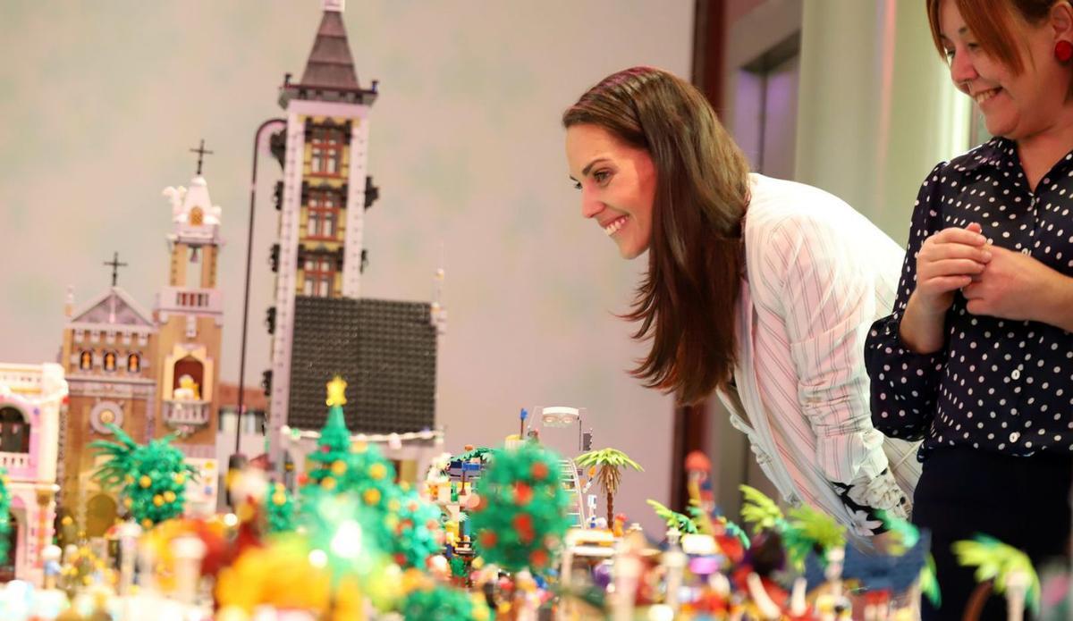 Medio millón de piezas para erigir el primer belén de Lego de la capital
