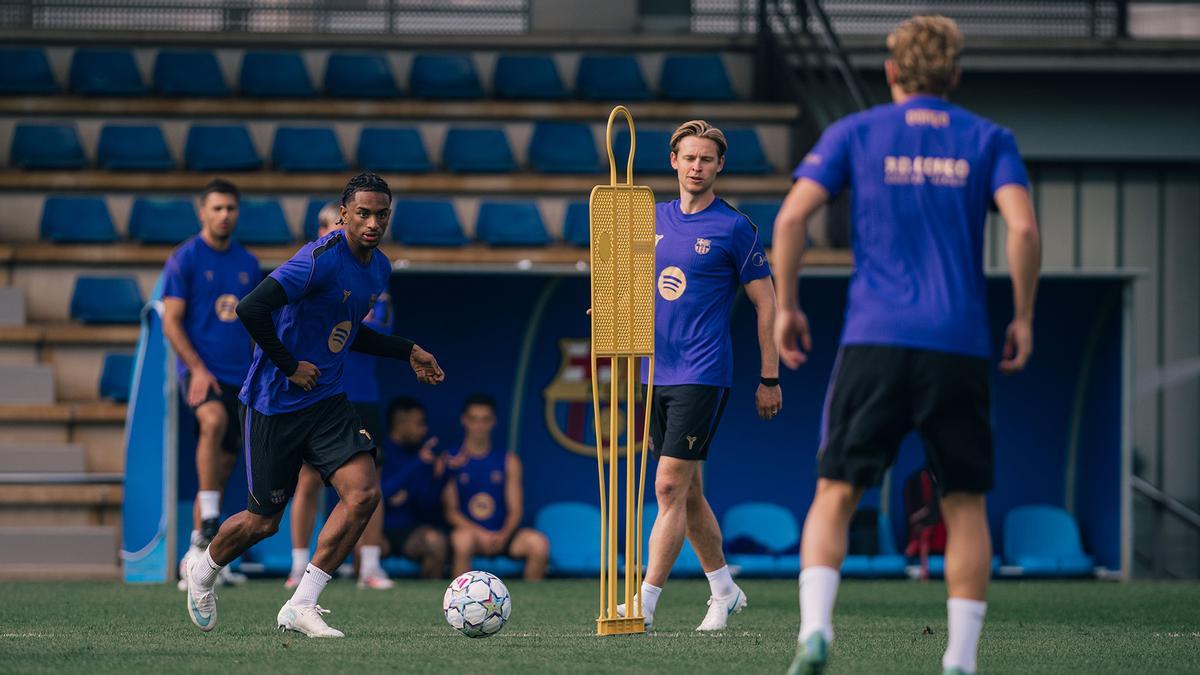 Frenkie de Jong durante el entreno en la Ciutat Esportiva