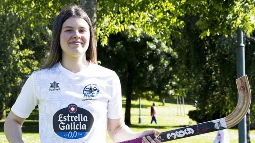 Laia Juan, con la camiseta del Coruña.