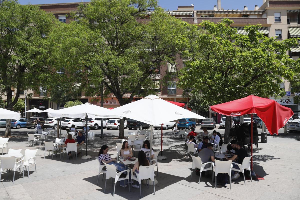 Veladores en la plaza Matías Prats.