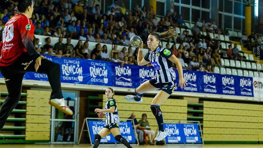 Sole López jugó un buen partido en la pista del Atlético Guardés.