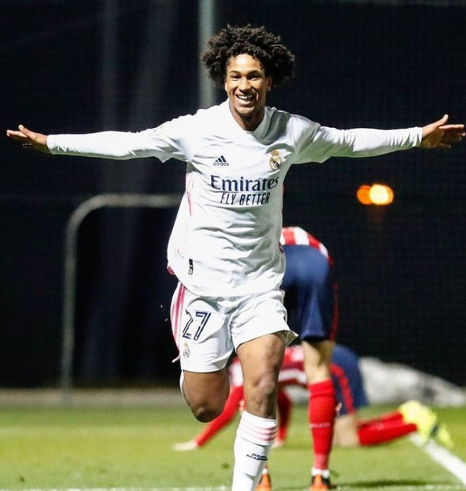 Peter, canterano del Real Madrid, celebra un gol con el Castilla.